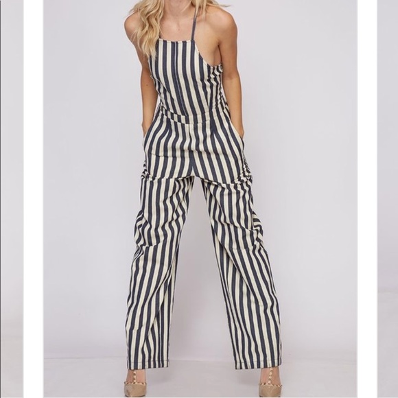 SALE🫶Strappy Back Jumpsuit - Picture 4 of 9